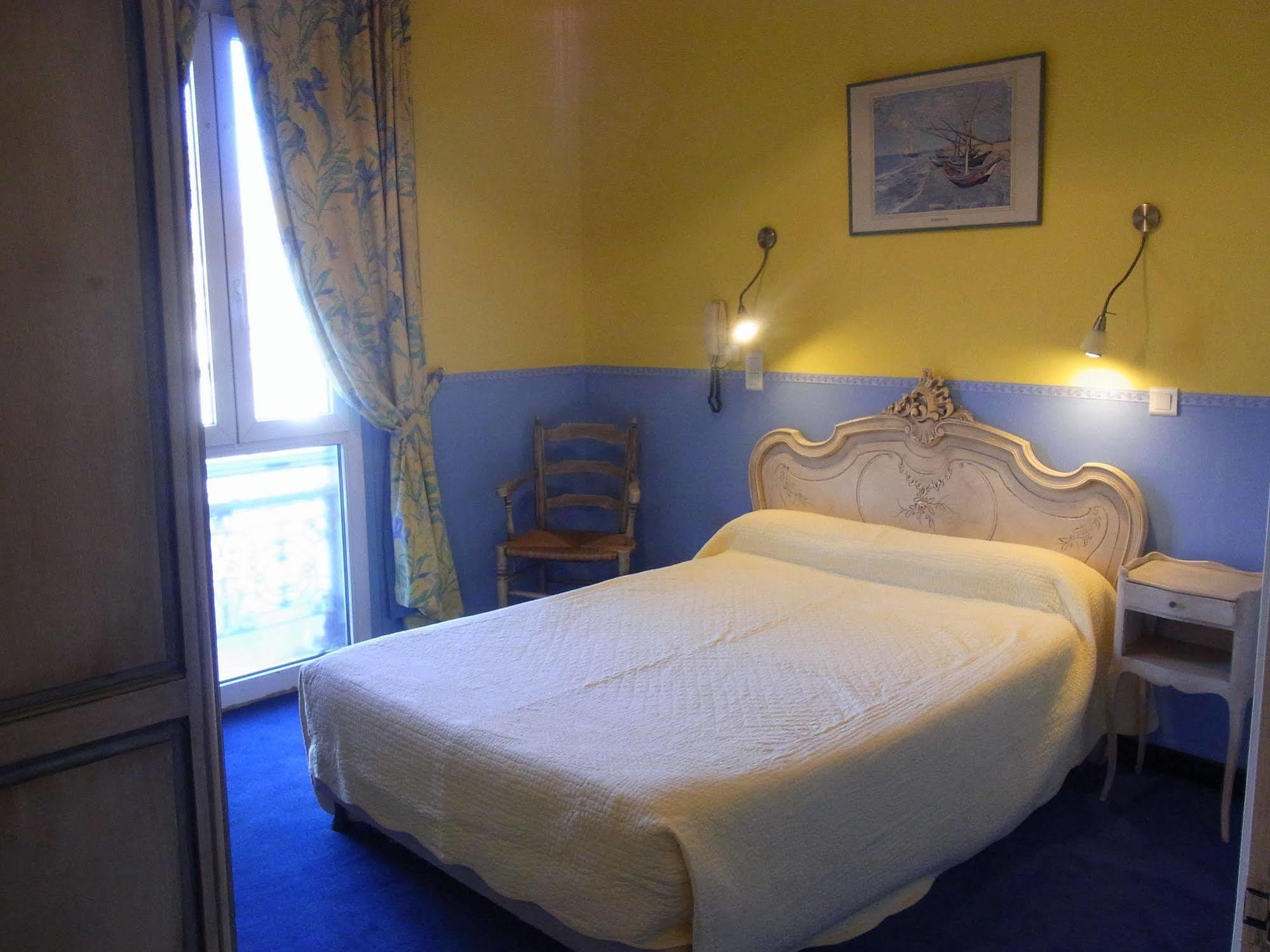 Constantin 2* Arles