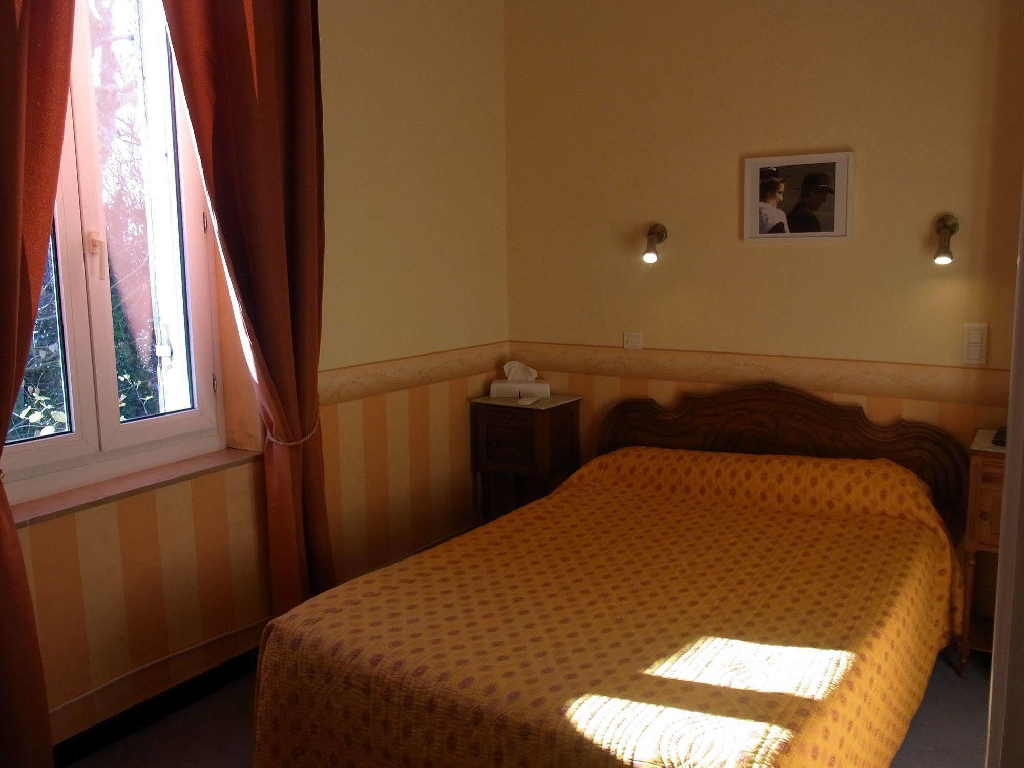 Constantin Hotel 2*